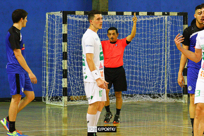 Nilson Menezes,árbitro do jogo. (foto André Pereira / Tchê Esportes)