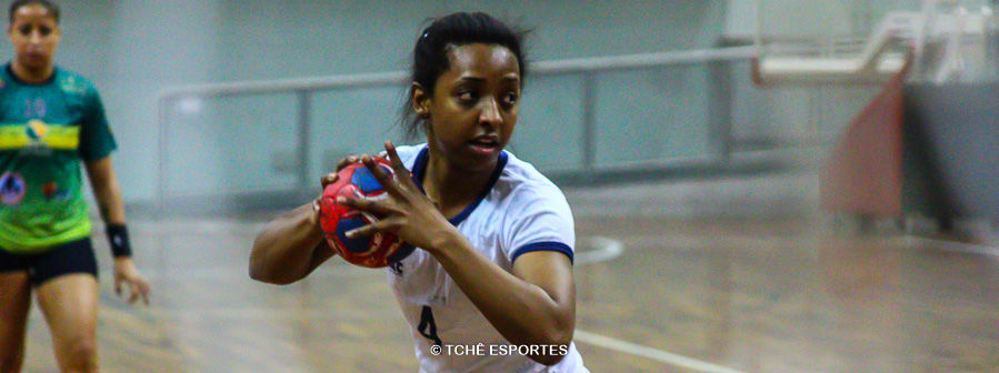 Danieli de Freitas, de Franca, artilheira do jogo. (foto André Pereira / Tchê Esportes)