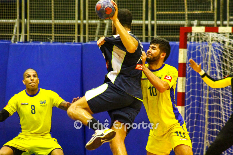 Metodista vence Hebraica. (foto André Pereira / Tchê Esportes)