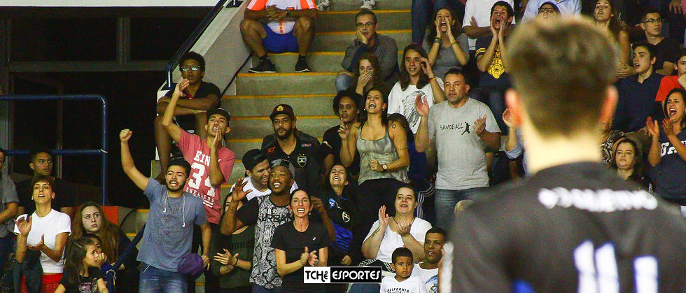 Torcida do Taubaté acreditou do início ao fim. (foto André Pereira / Tchê Esportes)