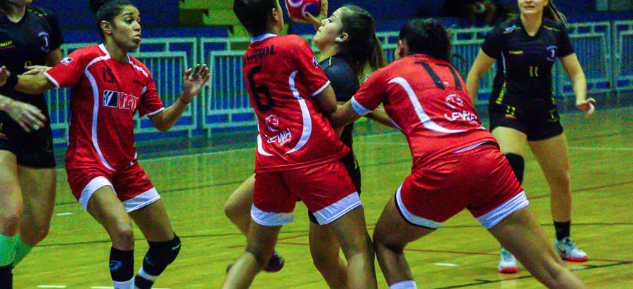 Guarulhos aproveita erros de São Caetano e vence no feminino