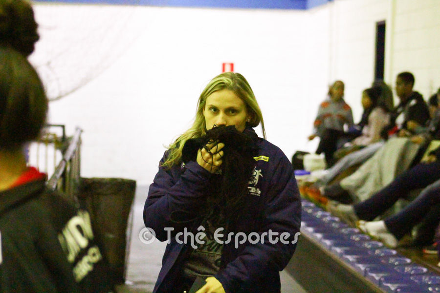 Super_Paulistão_Feminino_de_Handebol,_Federação_Paulista,_foto_André_Pereira,_Tchê_Esportes,_Outro_Ângulo_(13).jpg