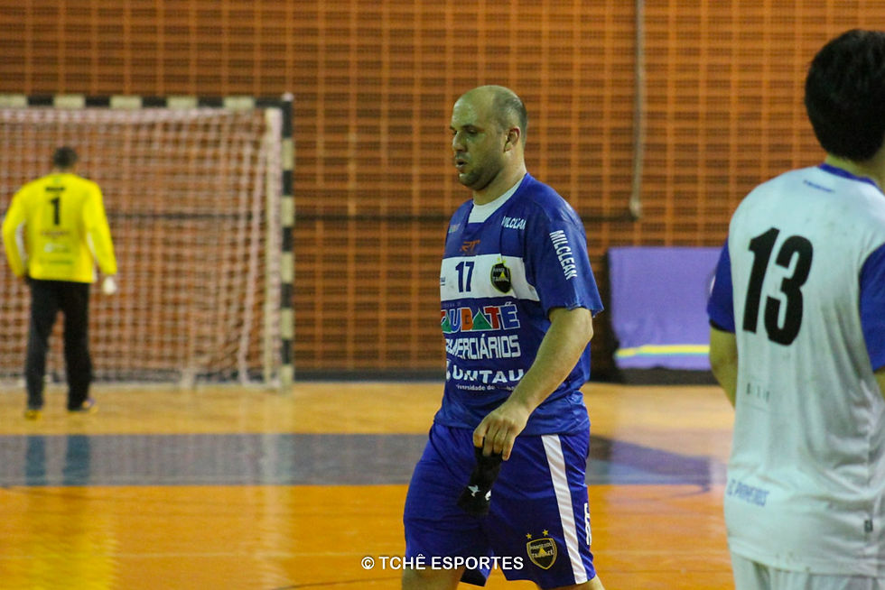 Toko, Taubaté, expulso aos 28min do 2º tempo. (foto André Pereira / Tchê Esportes)