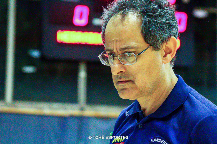 Washington Nunes, técnico do São Caetano. (foto arquivo Tchê Esportes)