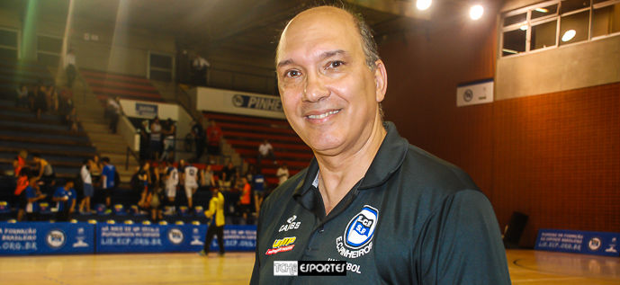 Hortelan, técnico do Pinheiros. (foto Andréa Rodrigues / Tchê Esportes)