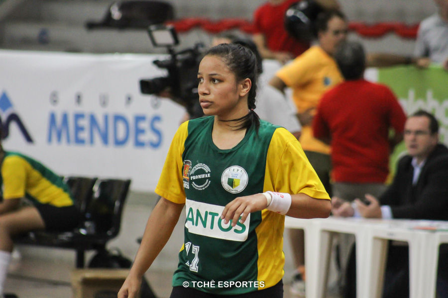 Artilheira Bruna Dias, continua no CEPE/Santos em 2016. (foto arquivo Tchê Esportes)
