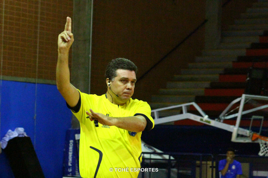 José Rodrigo, árbitro da partida. Foto: André Pereira / Tchê Esportes