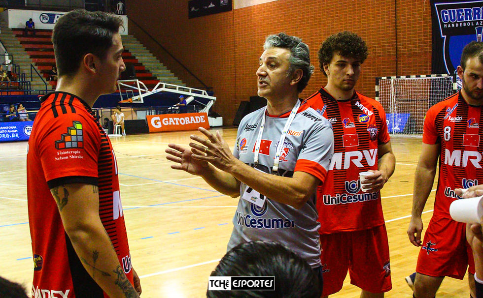 Handebol Londrina (PR), do técnico Giancarlos Ramirez. (arquivo Tchê Esportes)