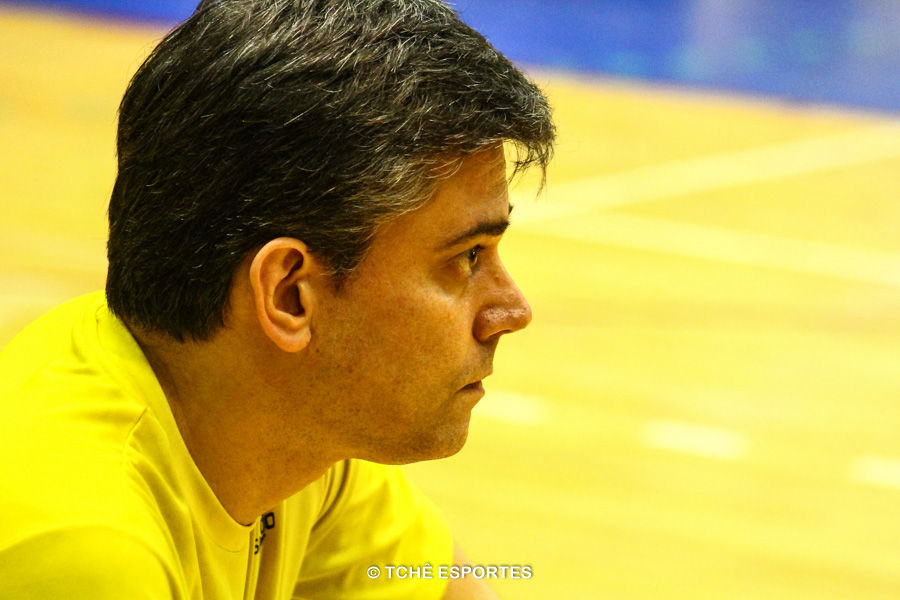 Álvaro Herdeiro, técnico da Hebraica. (foto André Pereira / Tchê Esportes)