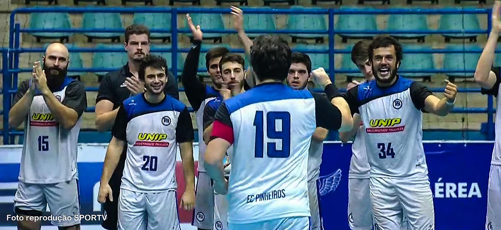EC Pinheiros comemora o segundo lugar. (foto reprodução SporTV)