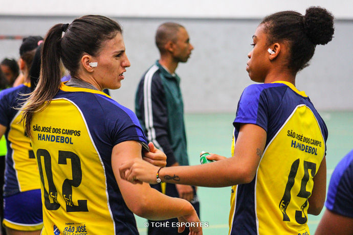 Jéssica e Bruna, amigas dentro e fora de quadra. (foto arquivo Tchê Esportes)