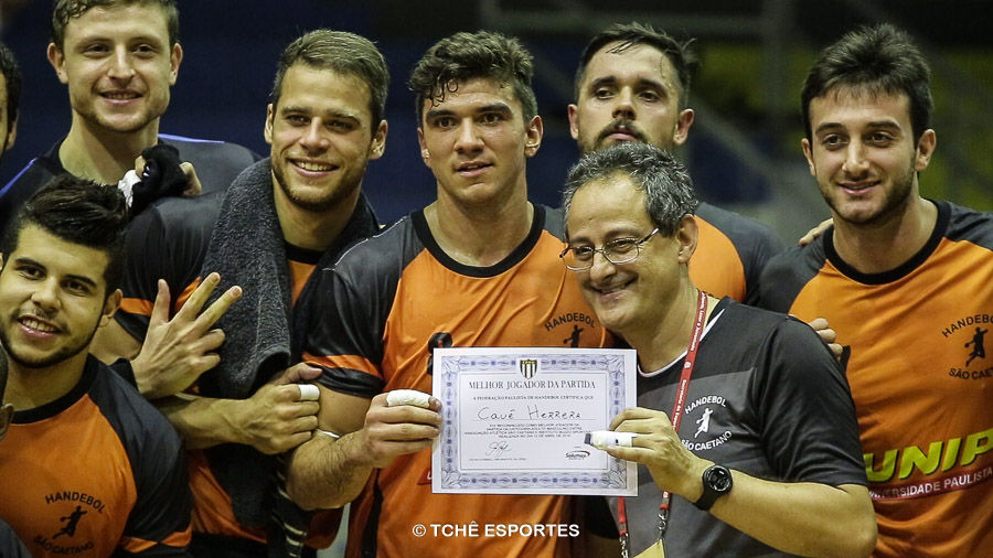 Cauê Herrera, pivô do São Caetano, foi o destaque da partida. (foto reprodução Agno Raiz / Tchê Esportes)