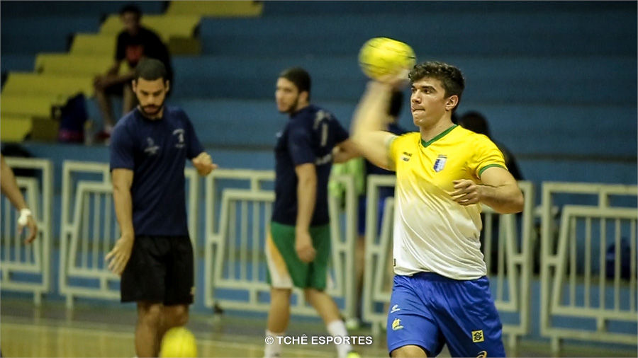 Cauê defende o São Caetano em 2016. (foto reprodução Agno Raiz / Tchê Esportes)