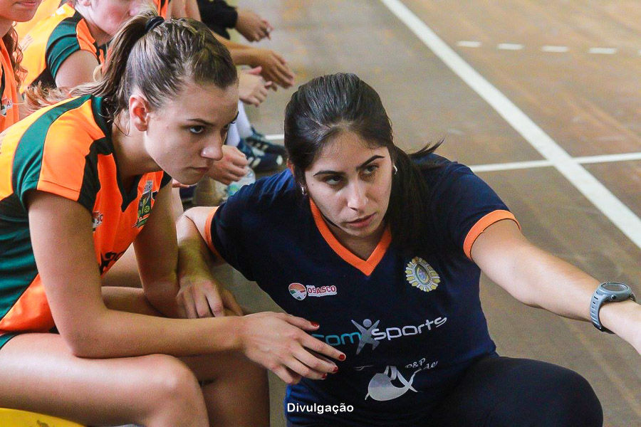 Renata Hernandes, técnica do Osasco. (foto Divulgação Handebol Osasco Feminino)