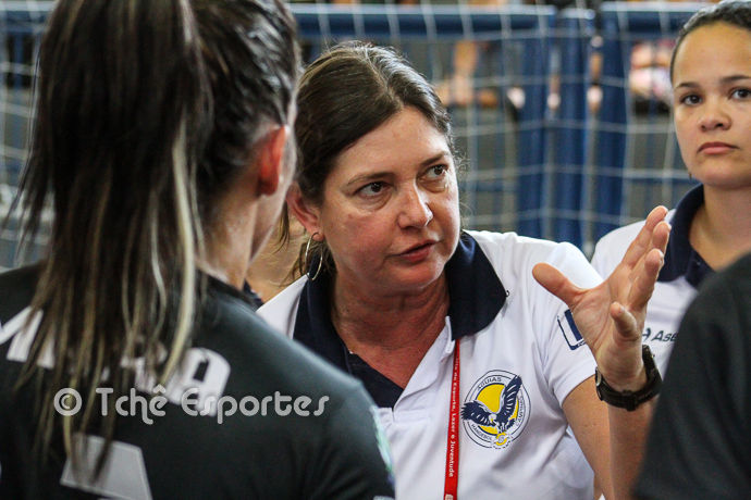 Jaqueline Alves de Oliveira, técnica do ACH (foto André Pereira/Tchê Esportes)