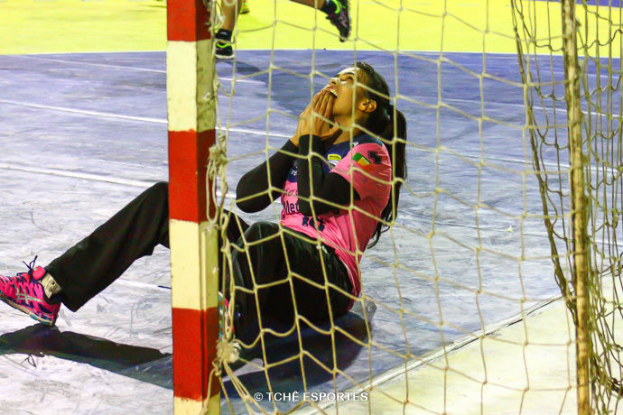 Ariadne, goleira da Metodista. (foto André Pereira / Tchê Esportes)