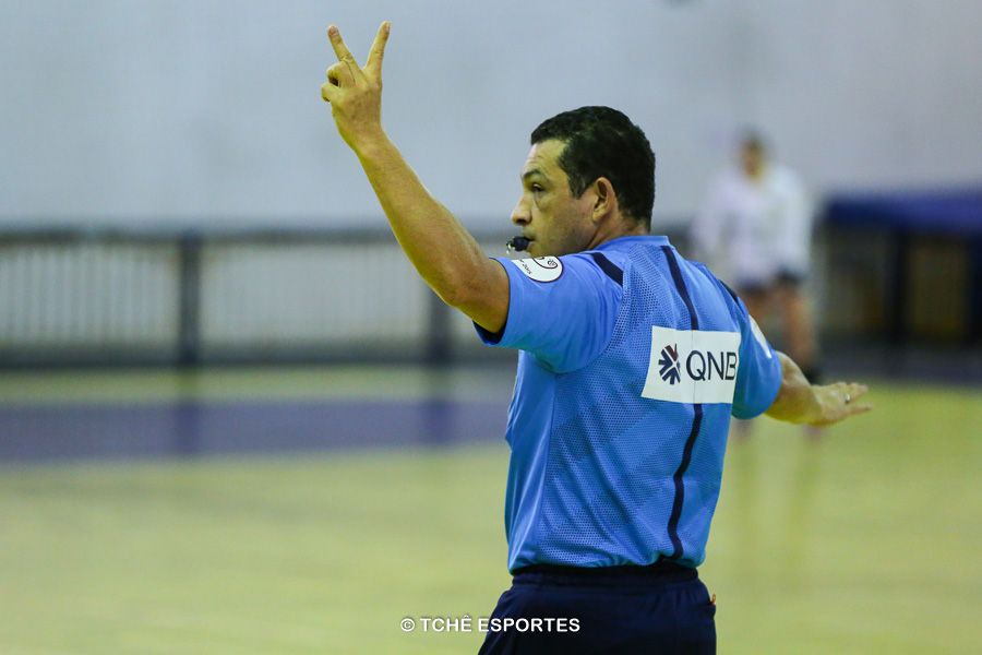 Nilson Meneses, árbitro do jogo. (foto André Pereira / Tchê Esportes)