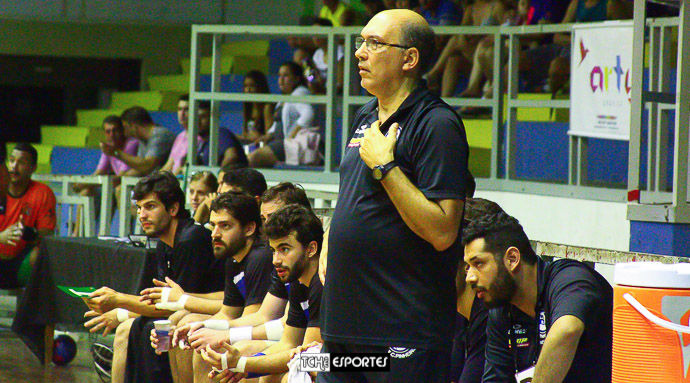 Hortelan, técnico do Pinheiros. (foto André Pereira / Tchê Esportes)