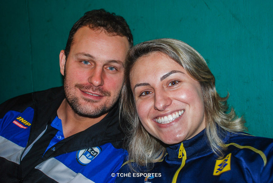 Pré e Mayara Fier, atletas do EC Pinheiros e padrinhos do evento. (foto Fê Pereira)