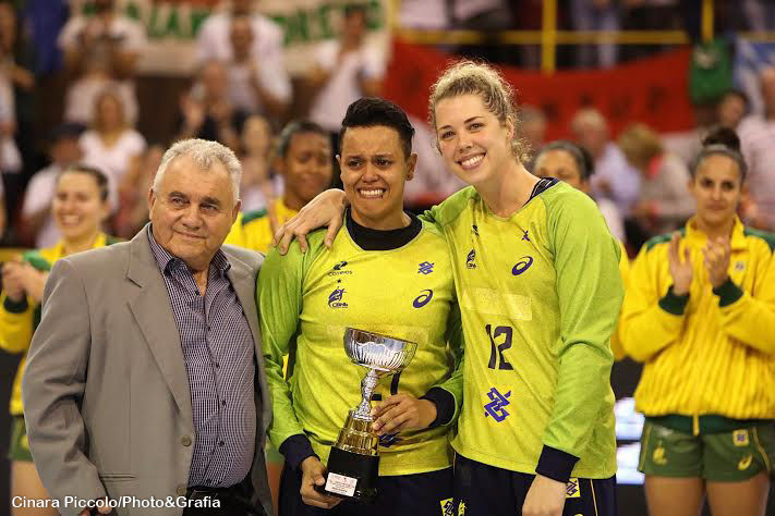 Jéssica Oliveira é homenageada por Babi. (foto Cinara Piccolo / Photo&grafia)