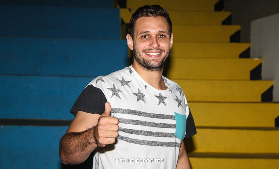 Guilherme Valadão no Brasil e no Ginásio Marlene. (foto André Pereira / Tchê Esportes)