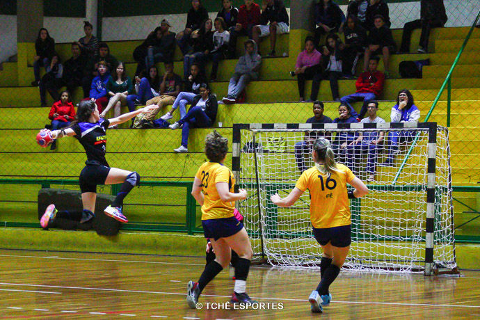 Pinheiros larga na frente nas quartas de finais. (foto Andréa Rodrigues / Tchê Esportes)