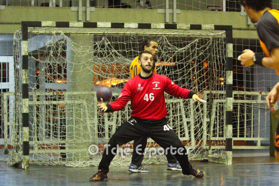 Felipe, goleiro do São Caetano, no aquecimento. (foto arquivo Tchê Esportes)