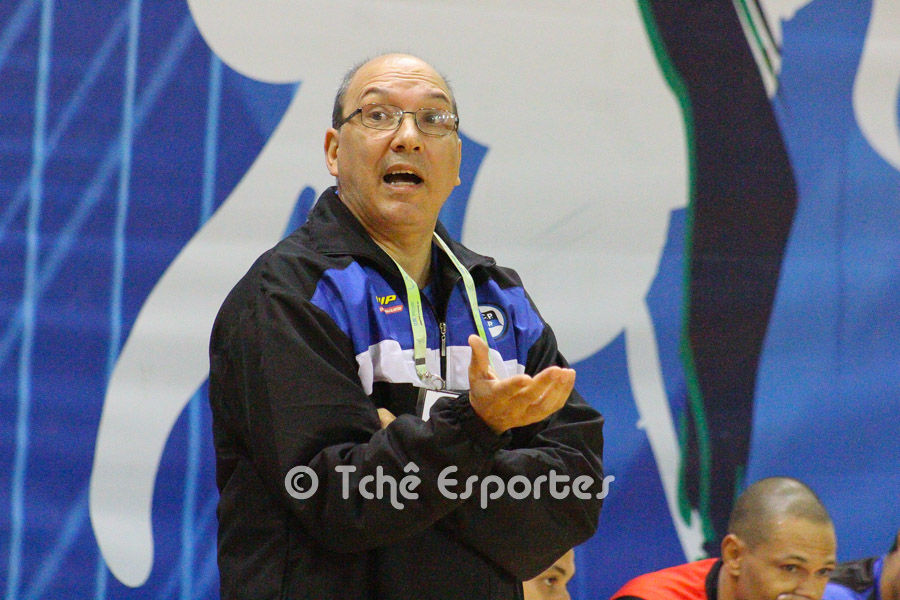 Sérgio Hortelan, técnico do Pinheiros. (foto André Pereira / Tchê Arquivos)