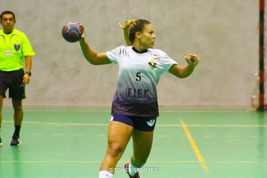 Tayane, da ACH, artilheira do jogo. (foto André Pereira / Tchê Esportes)