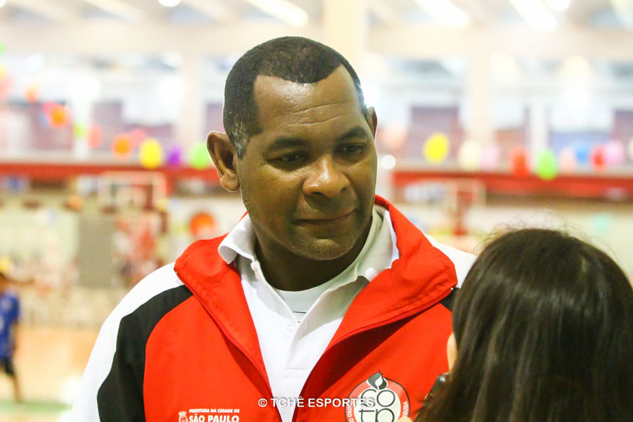 Cubano, técnico do Centro Olímpico. (foto André Pereira / Tchê Esportes)