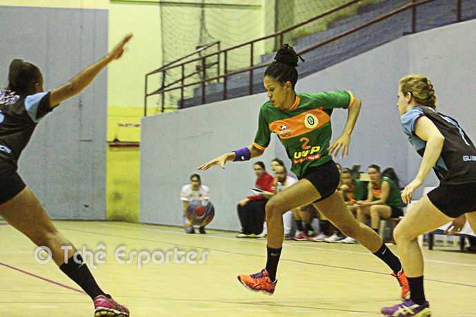Bruna Caroline, atleta do Osasco (foto André Pereira / Tchê Esportes )