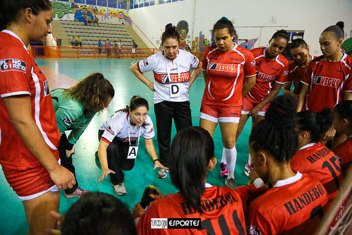 Meg, técnica do Guarulhos. (foto André Pereira / Tchê Esportes)