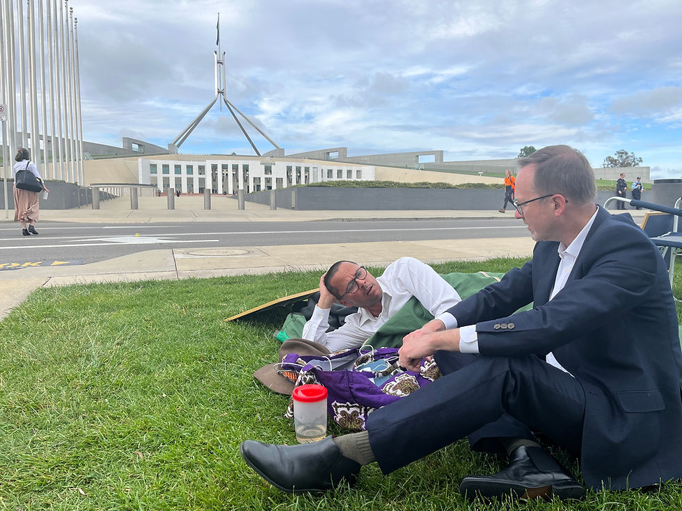 David Shoebridge visiting me during my #ClimateHungerStrike outside Parliament House, November 2023.
