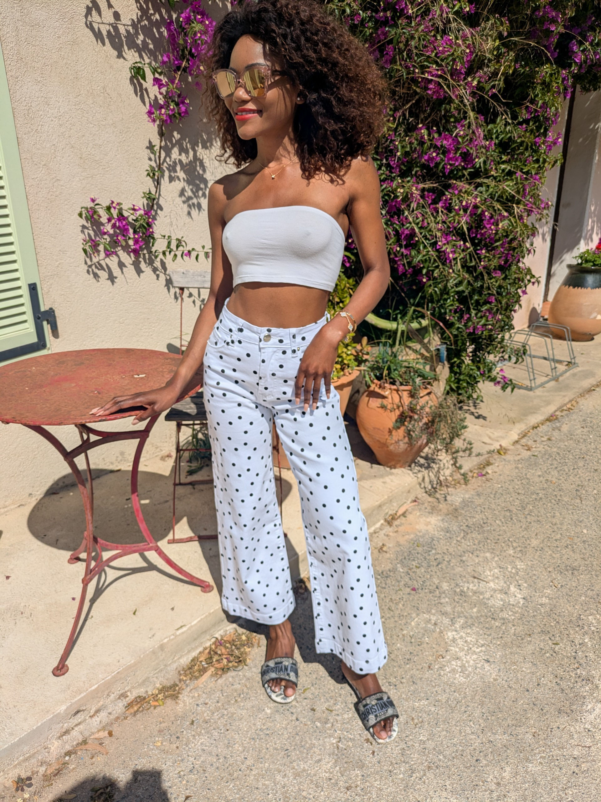 Magnifique jeans wide leg crop avec des imprimés petits pois