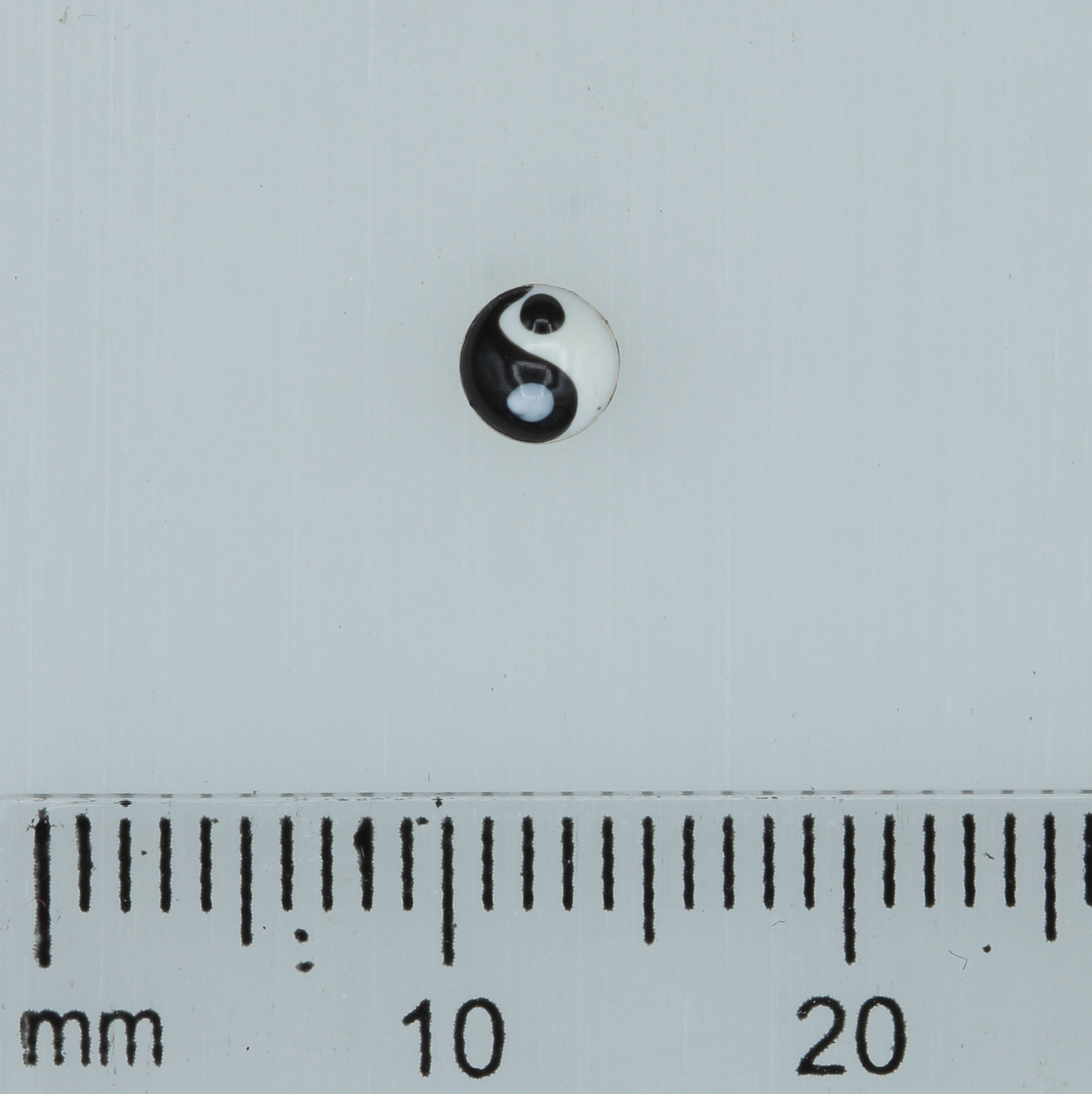 Medium Yin Yang Stud