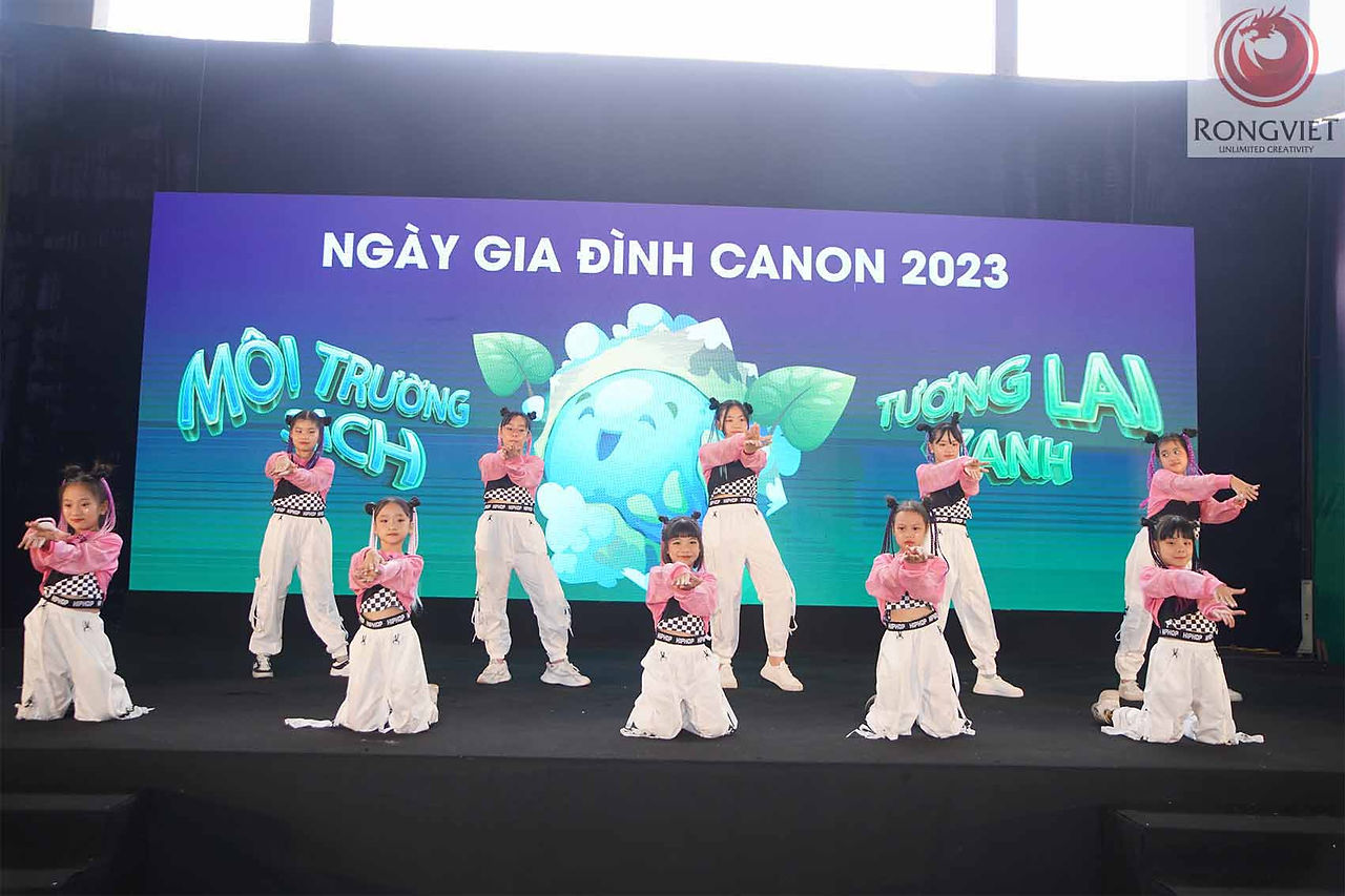 Tiết mục văn nghệ nhí tại sân khấu Canon