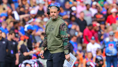 FLORIDA FOOTBALL: Razorbacks Shock Gators in The Swamp