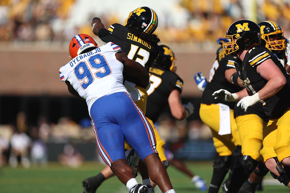 Florida defensive end Emmanuel Oyebadejo (99) and Missouri quarterback Austin Simmons in Columbia on Oct. 3, 2026 (UAA Photo)