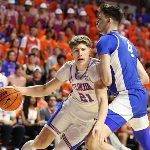 UF #21 Alex Condon drives on UK #4 Andrija Jelavić in their 83 -92 Pt Win in Gainesville