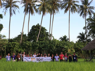 ต่างชาติ ดูงานขับเคลื่อน “สามพรานโมเดล”
ศึกษาหลักปรัชญาเศรษฐกิจพอเพียงสู่การพัฒนาอย่างยั่งยืน
