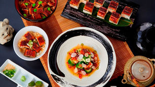 ปลาไหลญี่ปุ่นย่างเลิฟเวอร์
เนื้อแน่น ชิ้นใหญ่สะใจ อร่อยไม่เหมือนใคร โดยเชฟจากแดนปลาดิบ