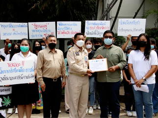 เครือข่ายด้านเด็กเยาวชนจี้ “บิ๊กตู่-นักการเมือง” แสดงจุดยืน พร้อมแสดงละครล้อเลียนรัฐบาล