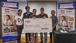 ฮาร์ดร็อค คาเฟ่ ภูเก็ต มอบรายได้ 120,000บาท ให้มูลนิธิเด็ก เดชติเนชั่น