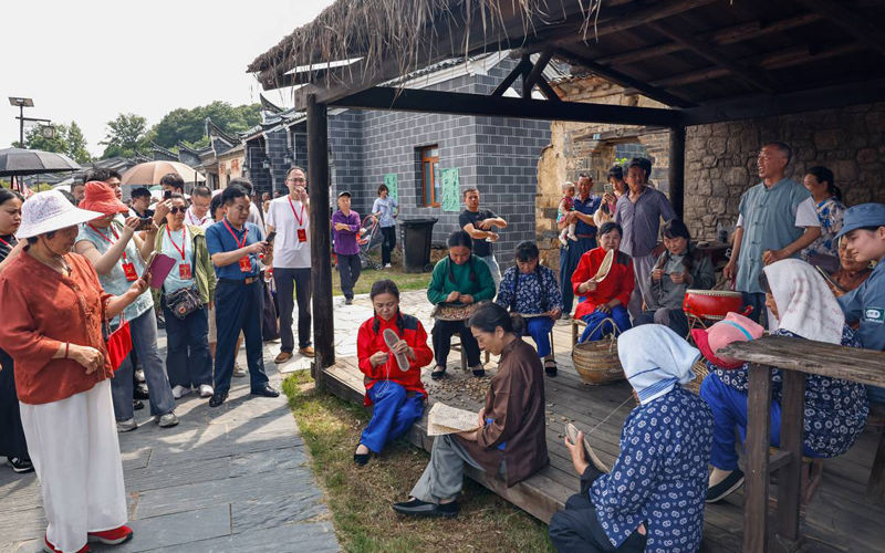 หมู่บ้านเล็กในหูเป่ยพลิกฟื้นด้วยการท่องเที่ยวสีแดง เปลี่ยนร่องรอยประวัติศาสตร์สู่พลังขับเคลื่อนเศรษฐกิจชุมชน