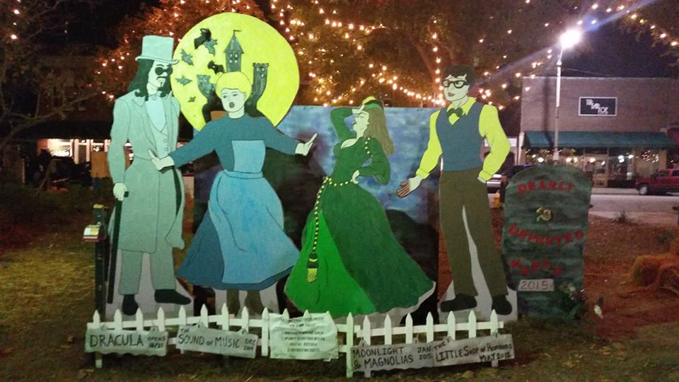 The 2014 display at night.