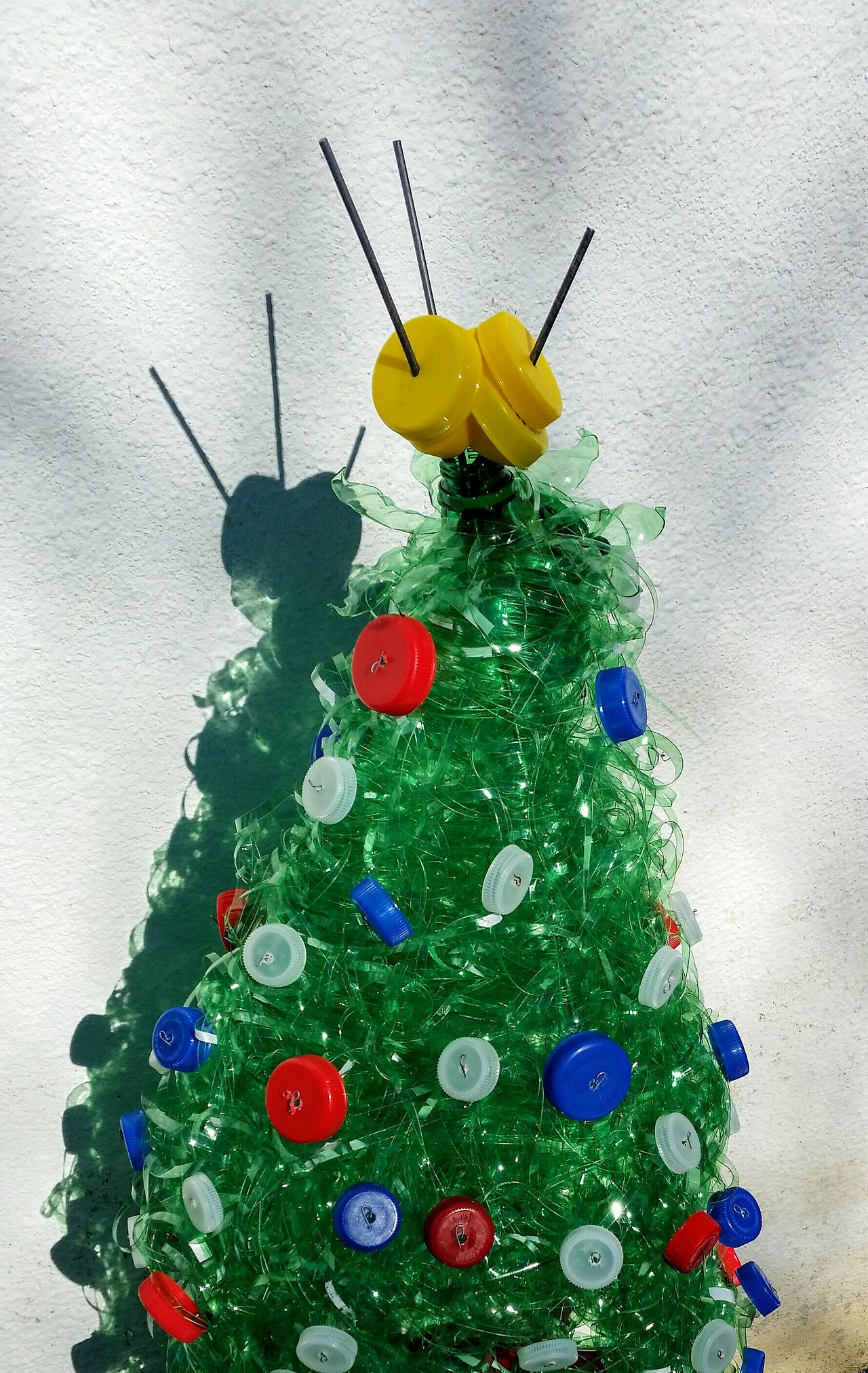 Closer view of the bottle rope Christmas tree.