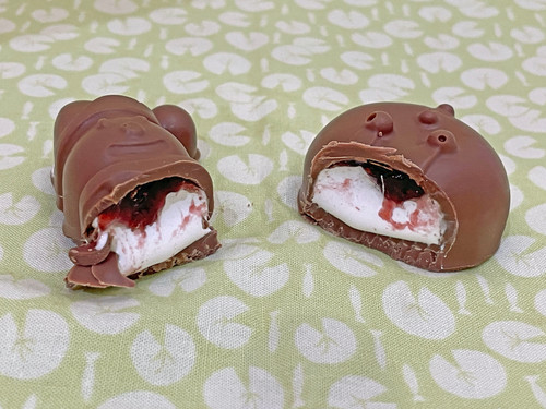 Gushmello Raspberry Large Marshmallow & Raspberry Filled Christmas Shape | lilypadbakery