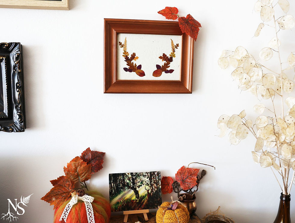 Miniature : A fall frame hanged on the wall representing stag antlers among fall decor