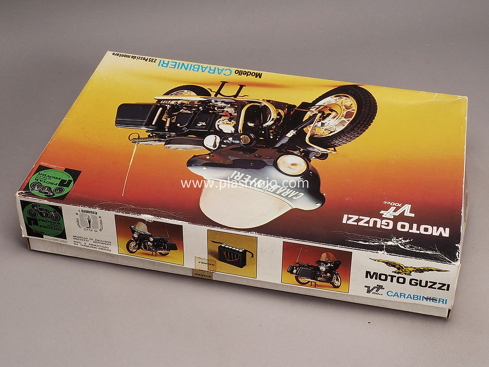 Thumbnail: Protar 1/9 Motori 235 P Guzzi Modello Carabinieri da montare (#151)