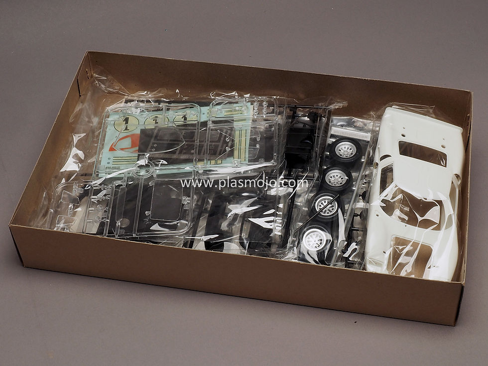 Thumbnail: Fujimi 1/24 Ford GT40 MarkII 1966 Le Mans 24 Hour Race (#12102)